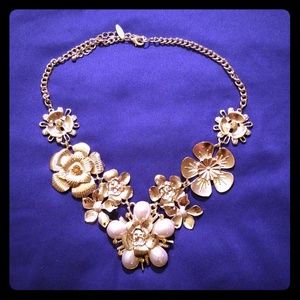 Floral gold fashion necklace